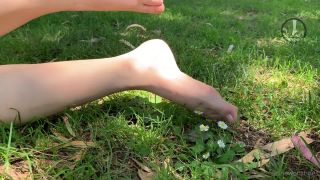 xxx clip 14 snowonshoes 06 07 2021 2155224000 flower attack - snowonshoes - feet porn pregnant foot fetish-5