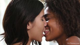 Lady Dee & Luna Corazon's Steamy Wetness in Episode 4-9