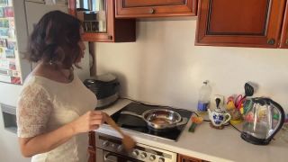 [Amateur] Stepmother has tasty not only borscht, but also her ass-1