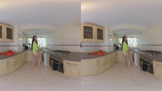 Video Sophia Smith: Room Mate Requests 2880p UltraHD/4K-0