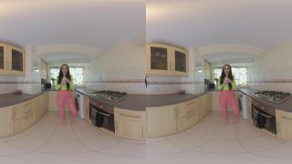 Video Sophia Smith: Room Mate Requests 2880p UltraHD/4K-1