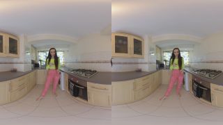 Video Sophia Smith: Room Mate Requests 2880p UltraHD/4K-2