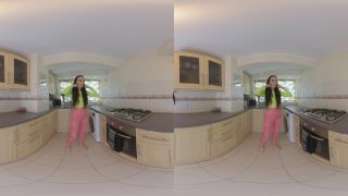 Video Sophia Smith: Room Mate Requests 2880p UltraHD/4K-3