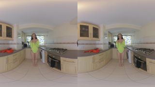 Video Sophia Smith: Room Mate Requests 2880p UltraHD/4K-5
