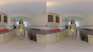 Video Sophia Smith: Room Mate Requests 2880p UltraHD/4K-6
