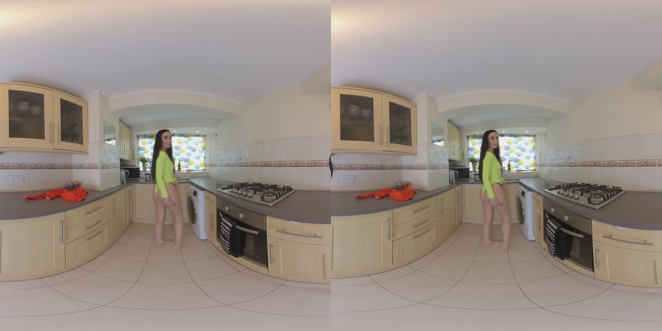 Video Sophia Smith: Room Mate Requests 2880p UltraHD/4K