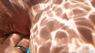 Video a Wet Wake Up Call  : Alicia Williams 1080p FullHD-1