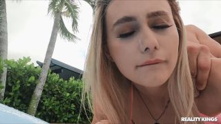 Video a Wet Wake Up Call  : Alicia Williams 1080p FullHD-7