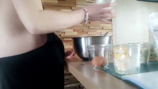 Video PREGNANT  I BAKE COOKIES AND I END UP WITH a VIBROMASER IN MY...-2