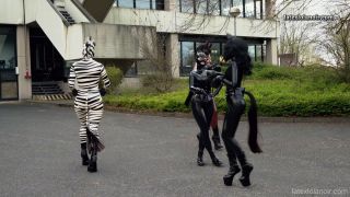 LatexLolaNoir - Pony Tails.-3