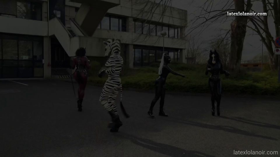 LatexLolaNoir - Pony Tails.