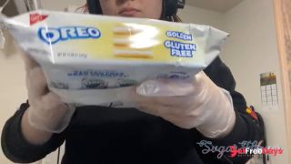 ASMR - Crushing Oreos-1