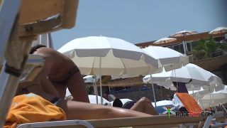 Plage Voyeur: Strand Voyeur: Pierced  Bra-Stuffers-2