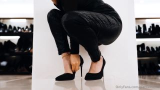 Xgiantess - Story Your wife has enough of you You got just way too sma 1 06b1 (Fetish porn)-3