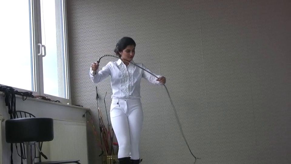 FEMDOMFOTO - Fernanda - Cruel Bullwhip Riding Mistress (German).