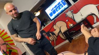 Dixie Lynn Dixie Ottoman: Love In Every Stroke-1