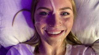 Video Zoeneli   I Tried To Distract Him While Gaming He Climbed On ...-8