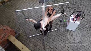 Courtyard Pegging.-6