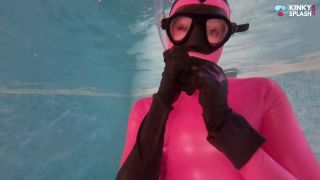 UkCuteGirl – Underwater Freediving Latex Masturbation Latex!-3