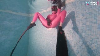 UkCuteGirl – Underwater Freediving Latex Masturbation Latex!-4