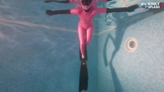 UkCuteGirl – Underwater Freediving Latex Masturbation Latex!-5