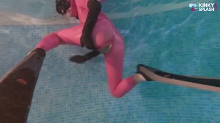 UkCuteGirl – Underwater Freediving Latex Masturbation Latex!-6