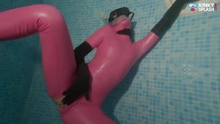 UkCuteGirl – Underwater Freediving Latex Masturbation Latex!-8