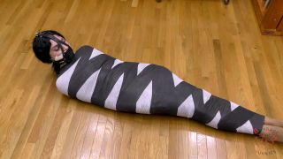 Bella Luxx vs. Form Over Function - BondageJunkies Quick ...-1