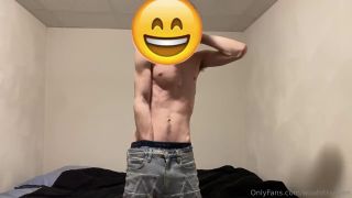 Ellanopuedesaber - Joven de 18 Años Muestra Sus Músculos-2