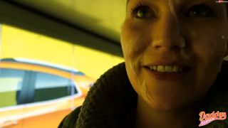 Daddys Luder - Spermawalk am Flughafen 1080P - Amateur-0