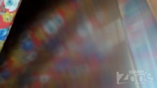  Voyeur upskirt – Upskirt on the escalator in the metro girl in a wide skirt (AVI, HD, 1280×720) | voyeur | voyeur -2