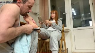 [K2S.CLUB] Petite Princess FemDom - Amateur real femdom foot servitude - Scrubs foot dust of Mistress Kiraes feet - FullHD 1080P-7