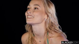 Sexy Luxuries Girl Fuck With BBC Near Hotel Pool SD (Amateur porn) Kelly Collins-1