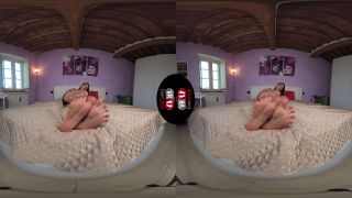 free adult video 28 Sensual Petra Lays Down In Bed And Shows Off Her Bare Feet - pussy - solo female foot fetish girls-3