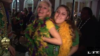 Party in New Orleans for Mardi  Gras-5