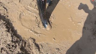 My Dirty Hobby: Shinylady2015 - Ich in wetllook Leggins und Gummistiefel crushe meine mega gei... - Germany-5
