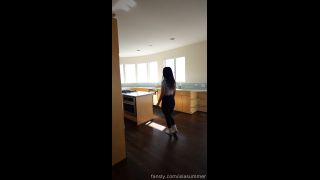 Isla Summer, Hotwife Welcoming Cumshot On Her Big Booty Onlyfans (Amateur porn)-1
