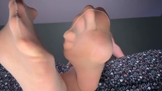 Femdom SneezeGoddess – Showing Our Sissy Girlfriend the Nylon Ropes-5