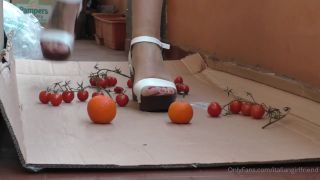 Femdom porn Italian Girlfriend aka italiangirlfriend - 07-14-2022 OnlyFans Video - Some fruit and some meat under my platforms, what a mess video Italian Girlfriend-0