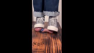 [K2S.CLUB] Mistress Ann - Squatting Down On Your Balls With Converse - FullHD 1080P-4