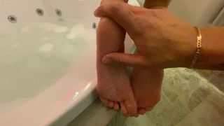 Toe Sucking And Foot Fucking In The Hot Tub 1080p-9