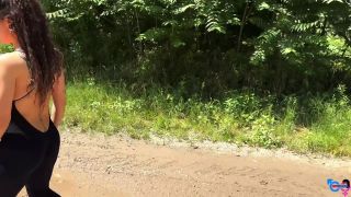 Effe e Emme - ragazza italiana scopata da uno sconosciuto incontrato nel parco mentre è a fare jogging outdoor-3
