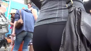 Candid sexy lesbians in tight leggings exposing their ass to street vors-1