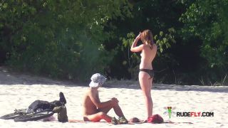 Nude Beach - Hot Women Caught on Camera  3-0