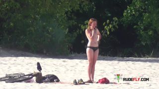 Nude Beach - Hot Women Caught on Camera  3-3