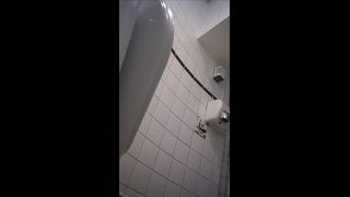  Voyeur in Public Toilet – Student_restroom_98 (MP4, UltraHD/2K, 720×1280) on voyeur -9