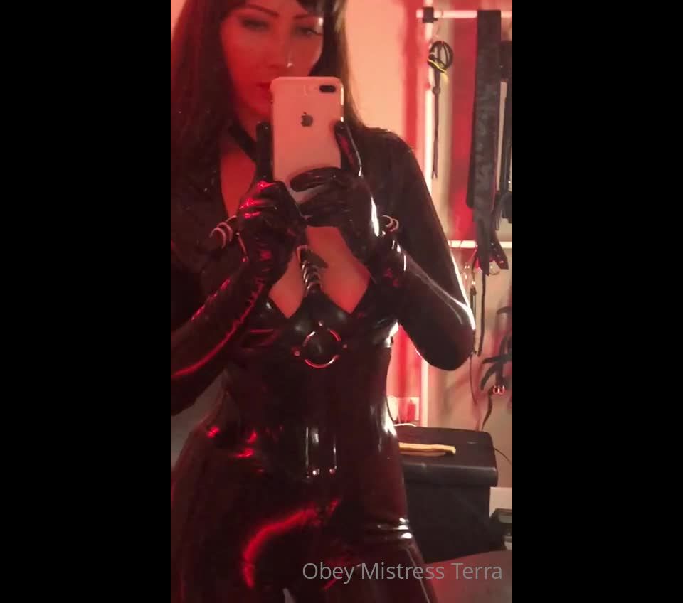 Mistress Terra - obeymistressterra () Obeymistressterra - getting ready for my session 05-07-2020