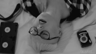 Alice Crowley Blues: Dive into her sultry music world now-5
