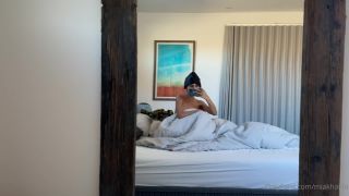 Onlyfans - Miakhalifa - Good morning  Good night   I overslept but Im bringing you coffee in bed today - 16-02-2021-1