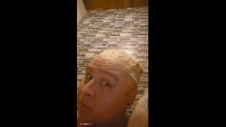 Bleaching my Hair in the Bath-7